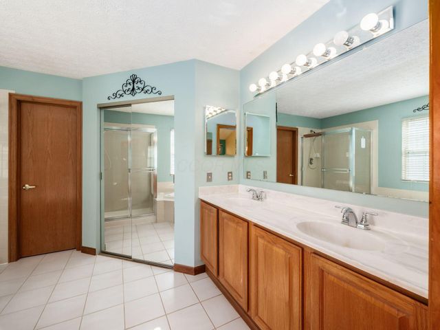 6380 Rossmore Lane, Canal Winchester, OH 43110