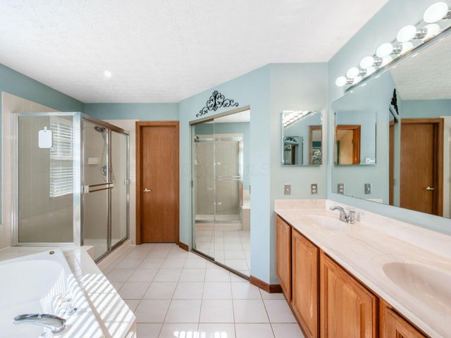6380 Rossmore Lane, Canal Winchester, OH 43110