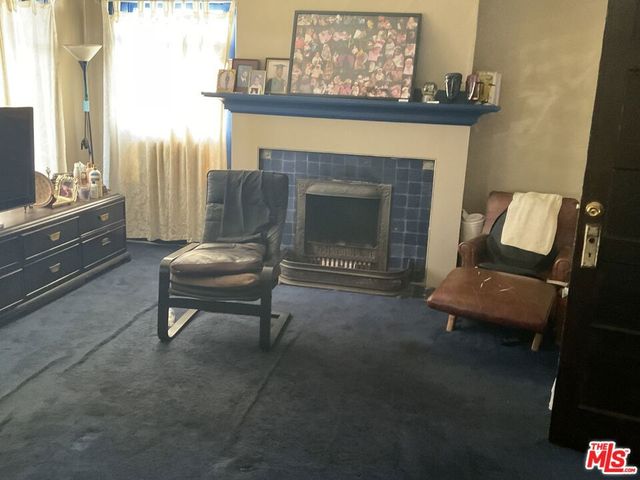 2068 S Hobart Boulevard, Los Angeles, CA 90018
