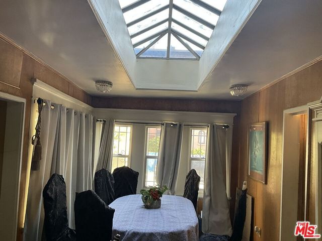 2068 S Hobart Boulevard, Los Angeles, CA 90018