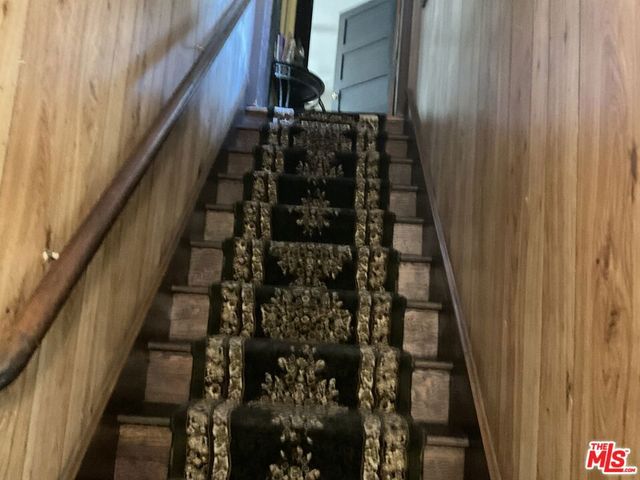 2068 S Hobart Boulevard, Los Angeles, CA 90018