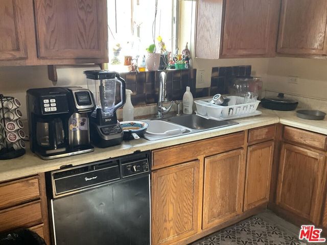 2068 S Hobart Boulevard, Los Angeles, CA 90018