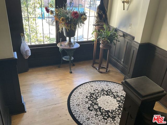 2068 S Hobart Boulevard, Los Angeles, CA 90018