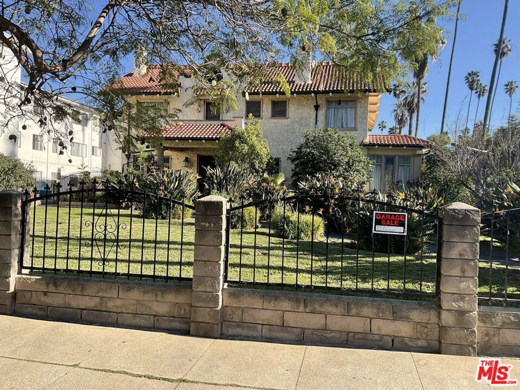 2068 S Hobart Boulevard, Los Angeles, CA 90018 — photo 2