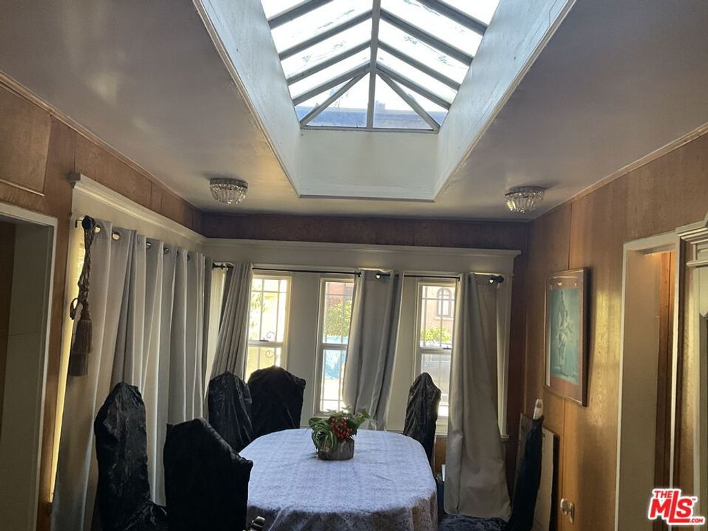 2068 S Hobart Boulevard, Los Angeles, CA 90018 — photo 4
