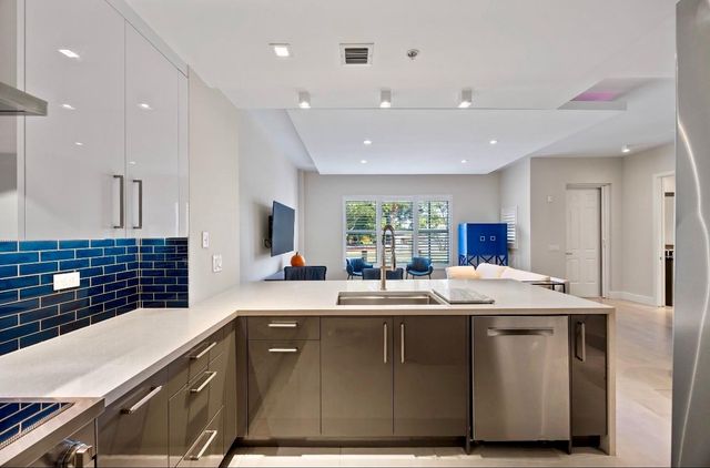 2609 NE 14th Ave 107, Wilton Manors, FL 33334