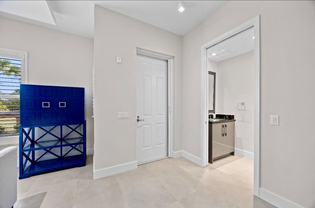 2609 NE 14th Ave 107, Wilton Manors, FL 33334