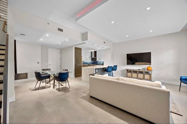 2609 NE 14th Ave 107, Wilton Manors, FL 33334