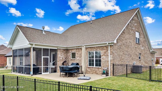 8818 Stara Way, Jeffersontown, KY 40299