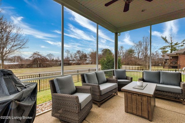 8818 Stara Way, Jeffersontown, KY 40299