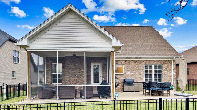 8818 Stara Way, Jeffersontown, KY 40299