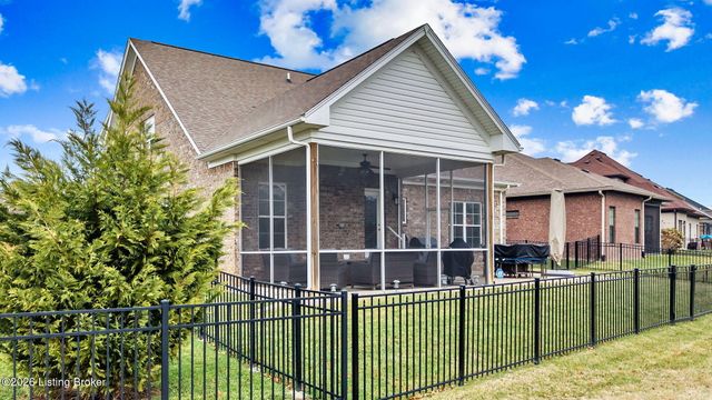 8818 Stara Way, Jeffersontown, KY 40299