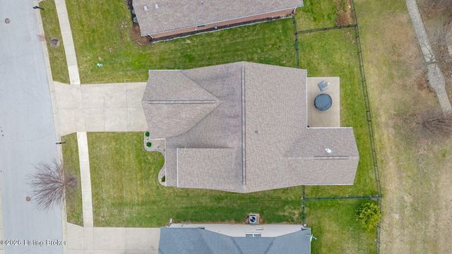 8818 Stara Way, Jeffersontown, KY 40299