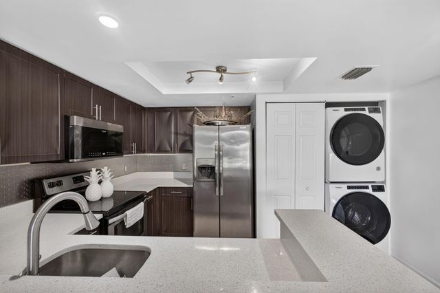 4151 N Haverhill Road 1504, West Palm Beach, FL 33417