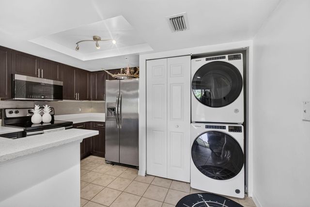 4151 N Haverhill Road 1504, West Palm Beach, FL 33417