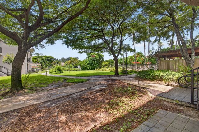 4151 N Haverhill Road 1504, West Palm Beach, FL 33417