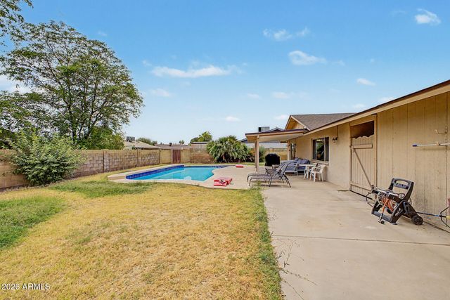 8637 E WELDON Avenue, Scottsdale, AZ 85251
