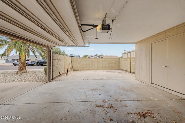 8637 E WELDON Avenue, Scottsdale, AZ 85251