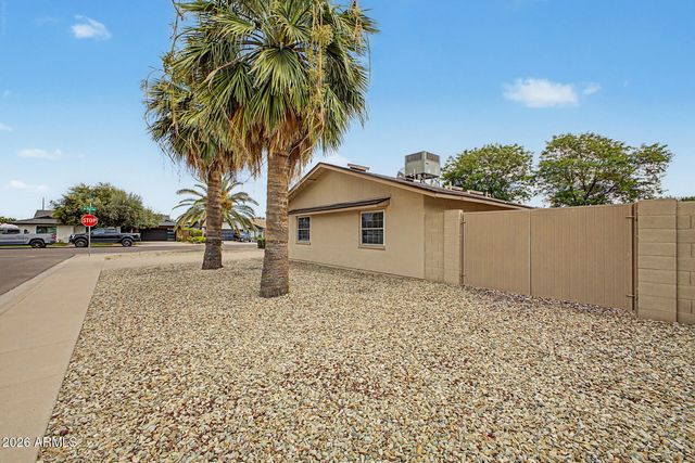 8637 E WELDON Avenue, Scottsdale, AZ 85251
