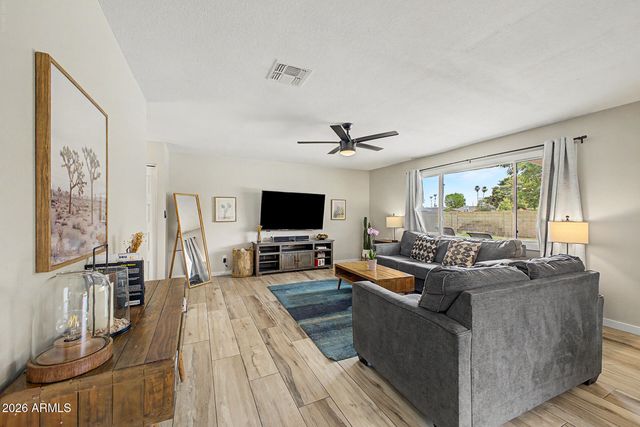 8637 E WELDON Avenue, Scottsdale, AZ 85251