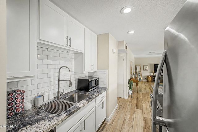 8637 E WELDON Avenue, Scottsdale, AZ 85251