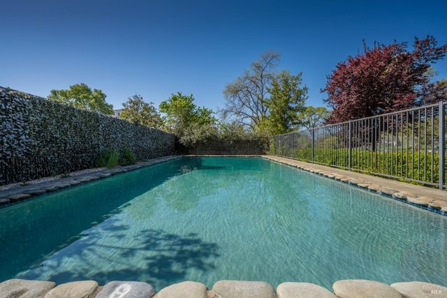 1101 Hedgeside Ave, Napa, CA 94558