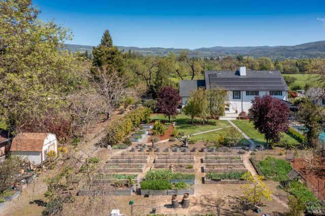 1101 Hedgeside Ave, Napa, CA 94558