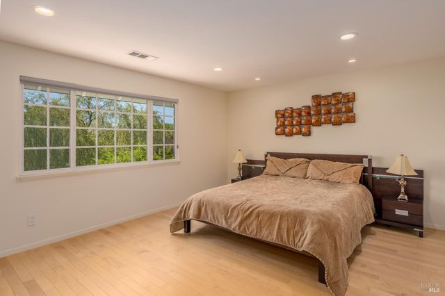 1101 Hedgeside Ave, Napa, CA 94558