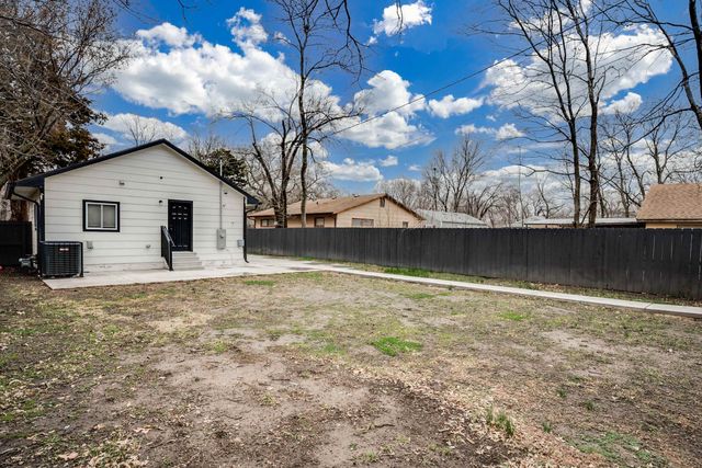 1705 S Greenwood Ave, Wichita, KS 67211