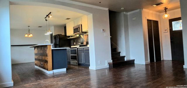 6307 SENTRY PT, San Antonio, TX 78233