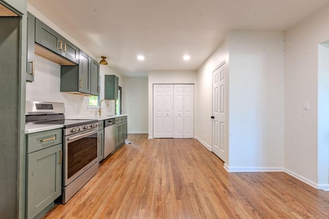 1418 Tunnel Boulevard, Chattanooga, TN 37411