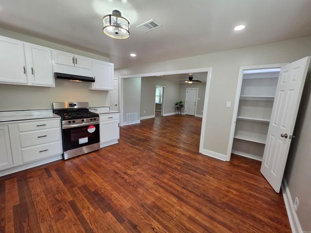1703 W 19Th St, North Little Rock, AR 72114