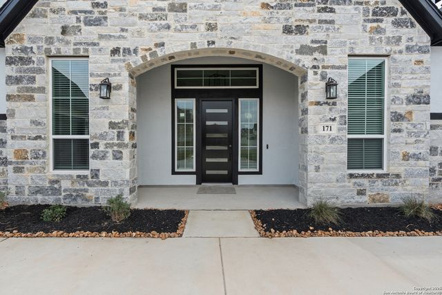 325 Raven Road, Castroville, TX 78009