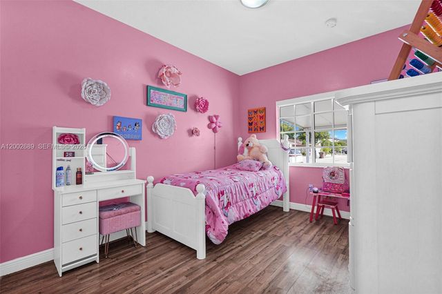 1381 W 30th St, Hialeah, FL 33012