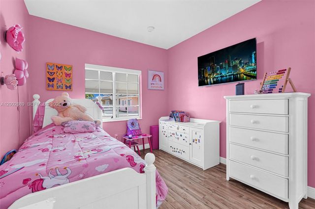 1381 W 30th St, Hialeah, FL 33012