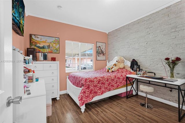 1381 W 30th St, Hialeah, FL 33012