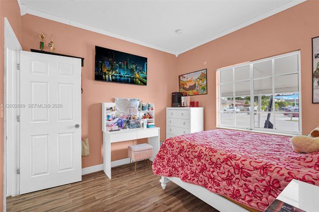 1381 W 30th St, Hialeah, FL 33012