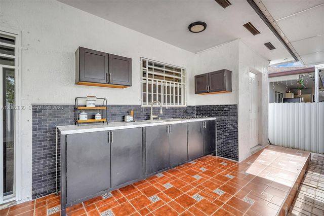 1381 W 30th St, Hialeah, FL 33012