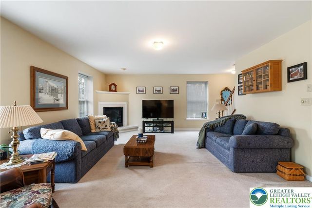 5235 Surrey Court, Upper Macungie Twp, PA 18104