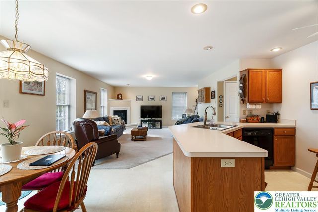 5235 Surrey Court, Upper Macungie Twp, PA 18104