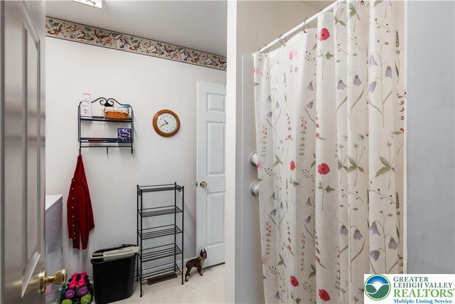 5235 Surrey Court, Upper Macungie Twp, PA 18104