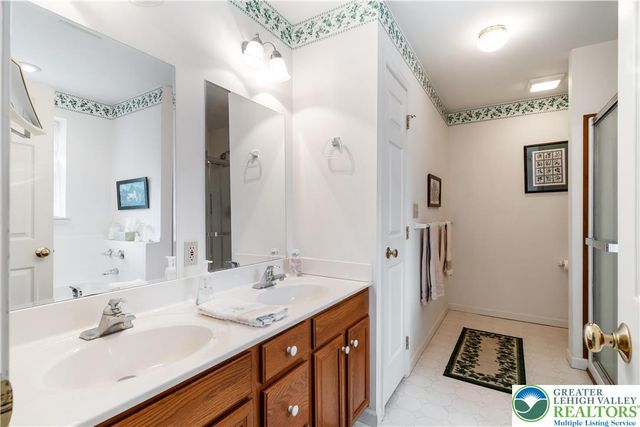 5235 Surrey Court, Upper Macungie Twp, PA 18104