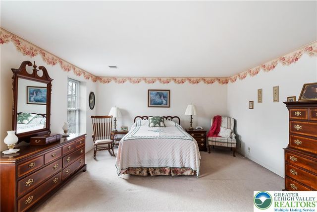 5235 Surrey Court, Upper Macungie Twp, PA 18104