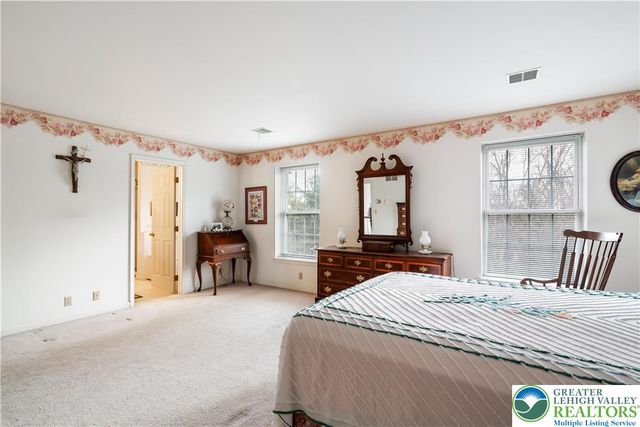 5235 Surrey Court, Upper Macungie Twp, PA 18104