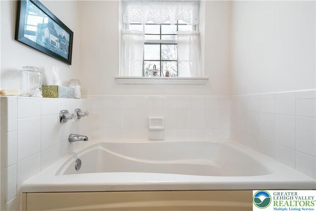 5235 Surrey Court, Upper Macungie Twp, PA 18104