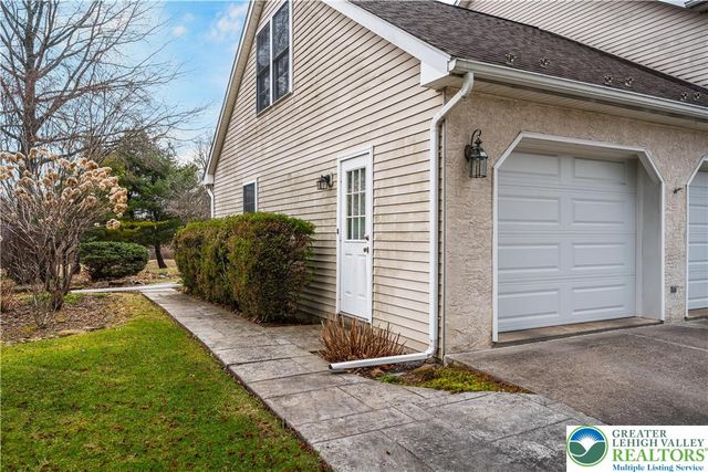 5235 Surrey Court, Upper Macungie Twp, PA 18104