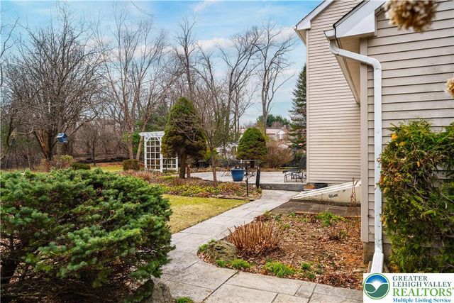 5235 Surrey Court, Upper Macungie Twp, PA 18104