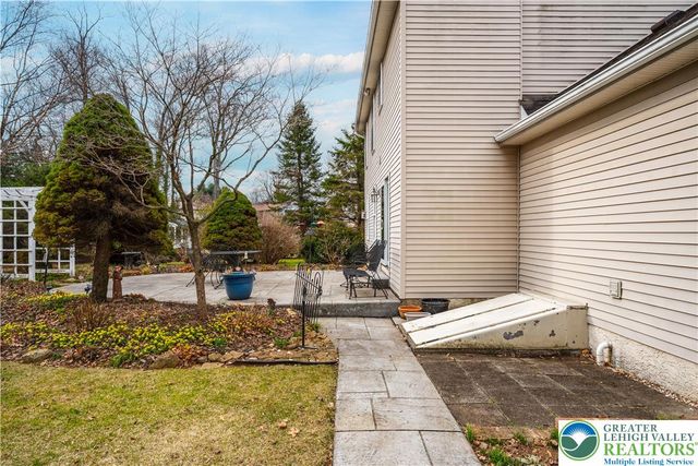 5235 Surrey Court, Upper Macungie Twp, PA 18104