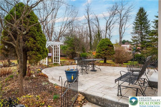 5235 Surrey Court, Upper Macungie Twp, PA 18104