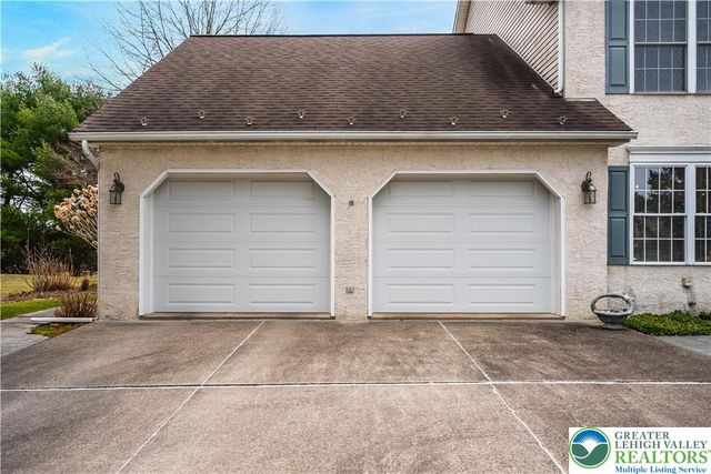 5235 Surrey Court, Upper Macungie Twp, PA 18104